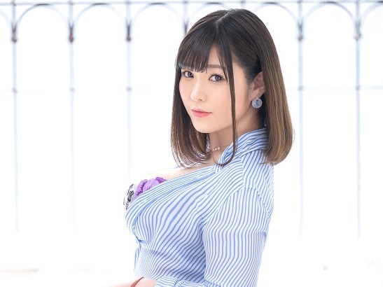 【Fカップ美熟女の淫らなデビュー】『奥まで…欲しい…』積極的なフェラで男を骨抜きにする美熟女が、弾丸ピストンで膣奥を責められ、快楽に堕ちる！人妻の隠れたエロさが爆発する初撮りSEX！♡