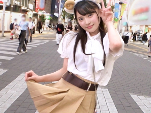 【ロリ顔剛毛マ●コ】童顔美少女の意外な秘密！無邪気な顔してアソコはジャングル状態！肉棒挿入で感じまくり、濡れまくるギャップがヤバい！！
