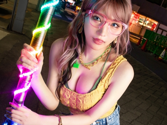 【ギャル訪問】バチエロギャルが素人宅で大暴れ！イマドキギャルが肉棒に跨り、ズボズボ腰振りセックスで素人チンポを喰いまくる！♡