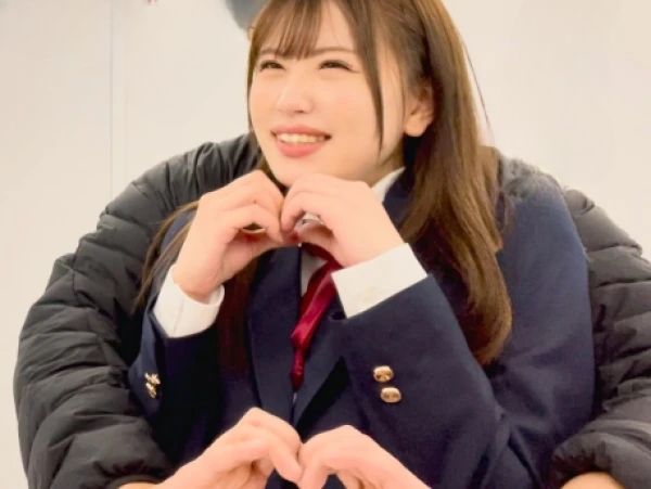 【制服美少女と禁断デート】笑顔がキュートなJKとホテルでラブラブSEX！桃色オマ○コを濡らしてオジサンと背徳のハメ撮りプレイ♡制服姿がたまらない！