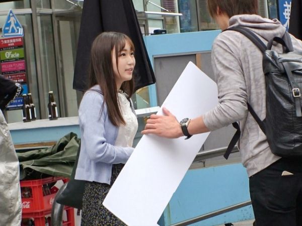 【SNS映え狙いの美少女】『えっ、こんなの初めて…』写真好きのウブな娘を口説いてエッチな撮影会！ぎこちないフェラと敏感すぎるキツマンに激ピストンでイカせまくり！♡