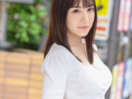 【萌々ちゃんと素人宅訪問】超絶美少女が素人男性とエチエチ体験！ふわふわボディで素人チンコを癒し、本気のセックスで合体！夢の共演に興奮必至！