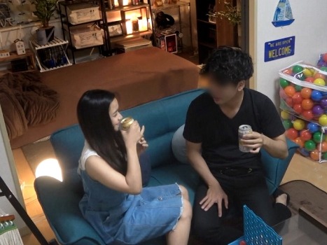 【東南アジアハーフ美女の誘惑】エキゾチックな美女が男を翻弄！ チンポを手コキしながら乳首を責め、男を悶絶させるテクニックは必見！ 連続ピストンで激しくハメまくる、エロすぎるハーフ美女の痴態♡