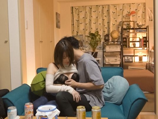 【ナンパ成功！】色白スレンダー美女を口説いてヤリ部屋へ！従順な彼女が勃起チンポにご奉仕＆セックスを隠し撮り！もっちり肌がエロい！