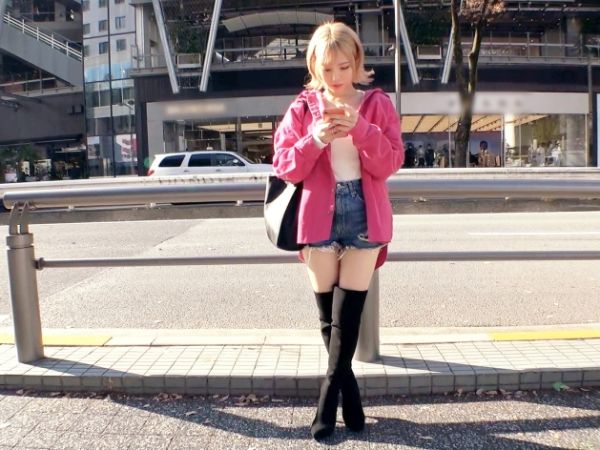 【令和白ギャル】美巨乳美尻のギャルがチンポご奉仕！手コキ＆フェラ＆パイズリで男をメロメロに♡見つめ合いながらの乳コキで暴発射精！ギャルのエロテクに悶絶必至！！