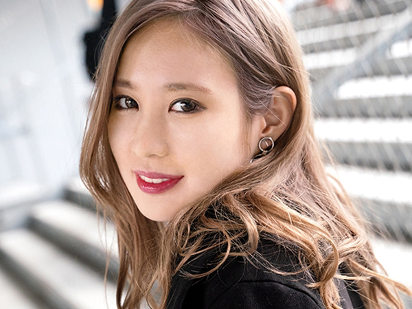 【若妻の危険な火遊び】『ダメ…夫にバレちゃう…』30代とは思えない美ボディ人妻が、禁断の不倫セックスに溺れる！Tバックから溢れる美尻がたまらない！子持ちとは思えないエロさで、夫以外のチ○ポに夢中！