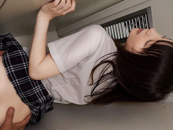 【制服美少女と密着エッチ】教室のロッカーで超狭空間SEX！声我慢しながらささやきFUCK☆ギチギチ密着で感じまくる制服娘がエロかわいい♡
